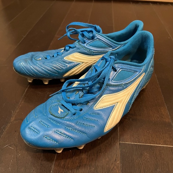 Diadora Men’s Soccer Shoes - Picture 2 of 2